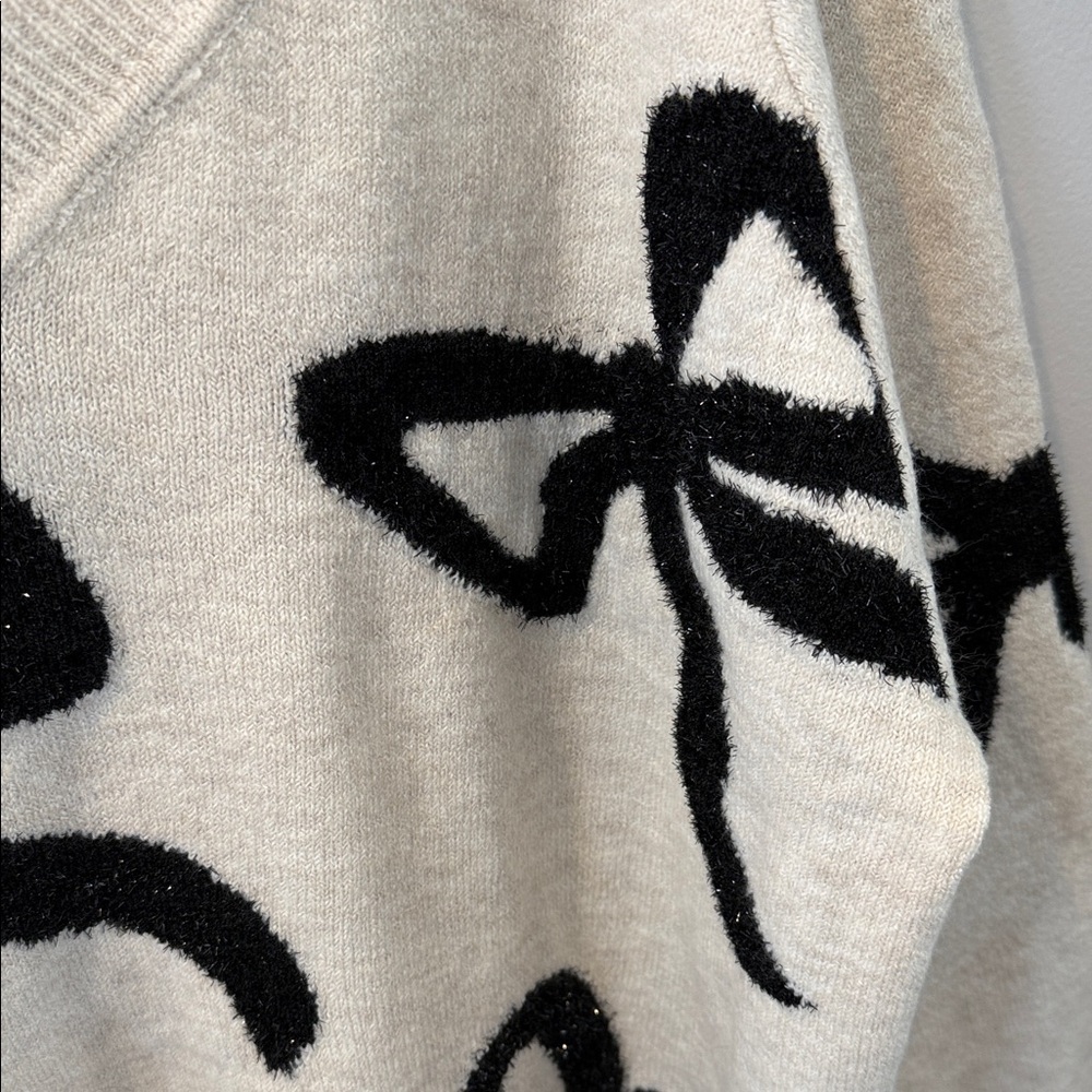 Express cream Sweater with Black Bow Accents new oversized - Picture 4 of 9